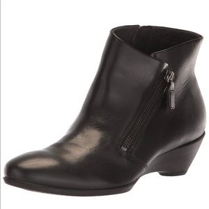 ECCO Women's Sculptured 45 Wedge Zip Ankle Boot